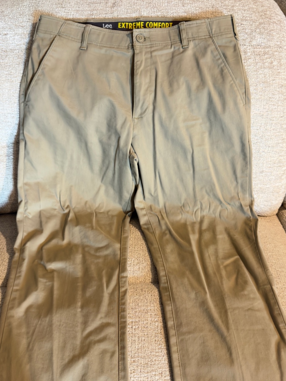 Lee Extreme Comfort Men’s Chino Pants in Olive/Tan